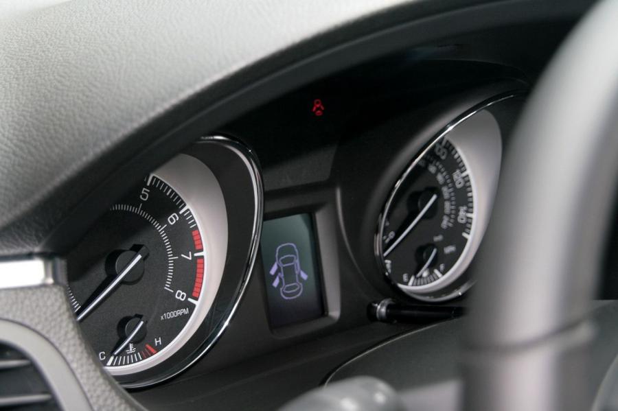  Suzuki Kizashi 2010 года  (фото 96 из 136)